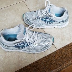 Brooks Addiction MOGO DNA shoes